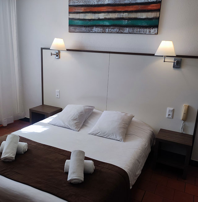Comfort room with double bed at the Relais du Val d'Orbieu, charming hotel near Narbonne