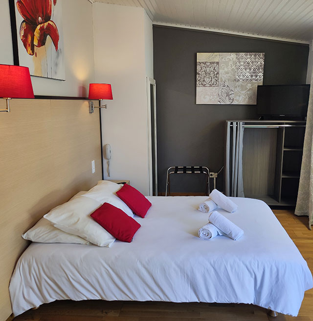 PRM room with adapted bed for people with reduced mobility, charming hotel near Carcassonne