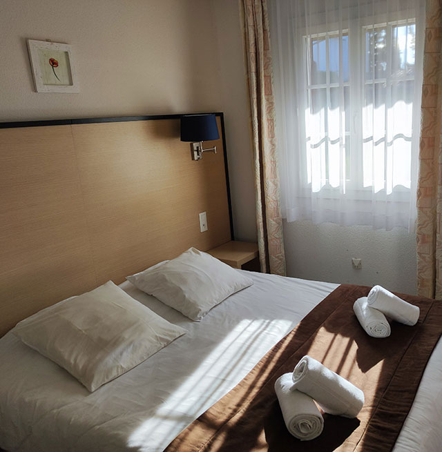 Standard room with double bed and bathroom at the Relais du Val d'Orbieu, a charming hotel near Narbonne