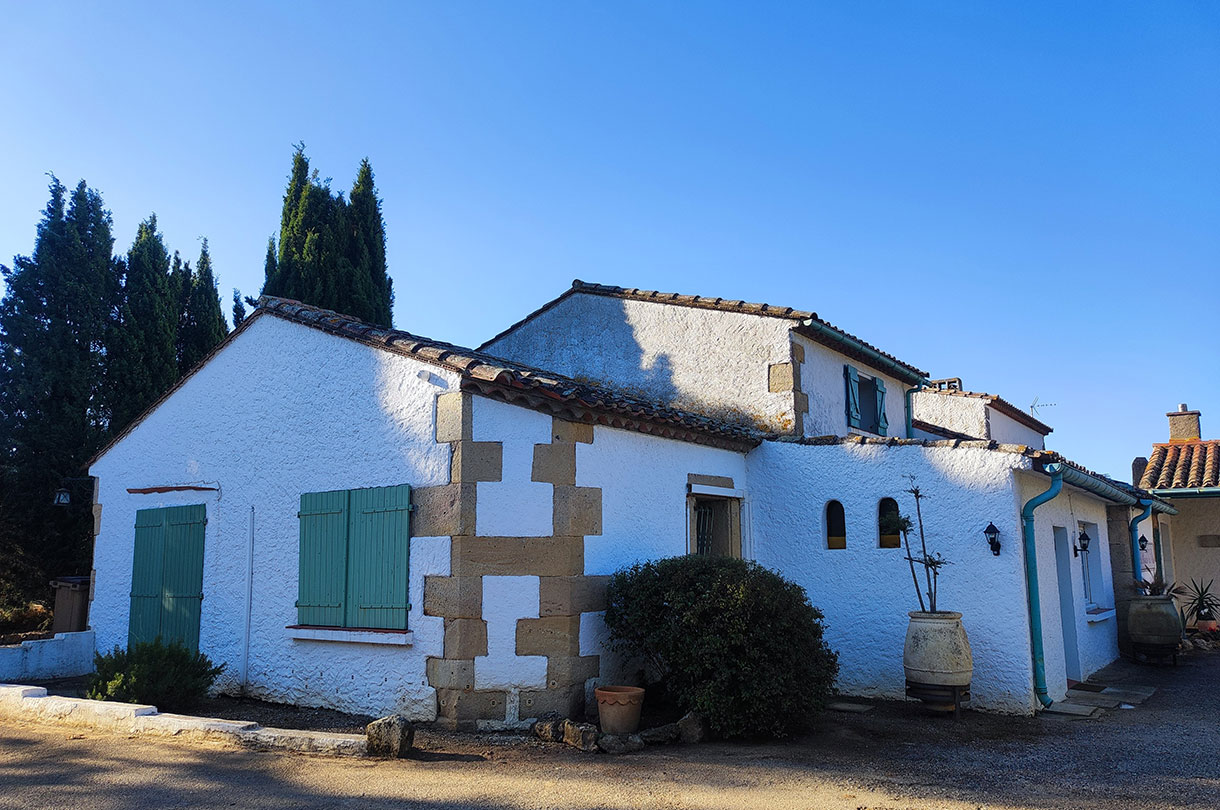 Contact the Relais du Val d'Orbieu Hotel on the outskirts of Ornaisons and Montredon-des-Corbières