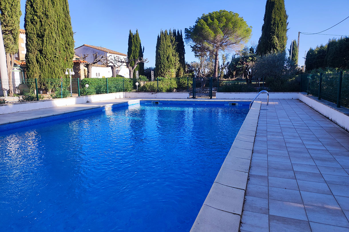 Piscine du Relais du Val d’Orbieu, hôtel de charme dans l'Aude